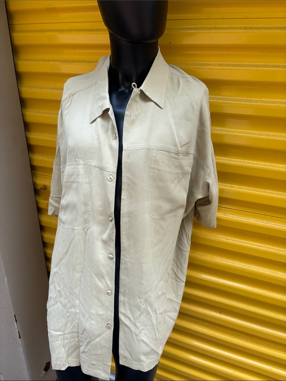 Jhane Barnes Beige Short-Sleeve Lightweight Shirt Vintage 100% Silk